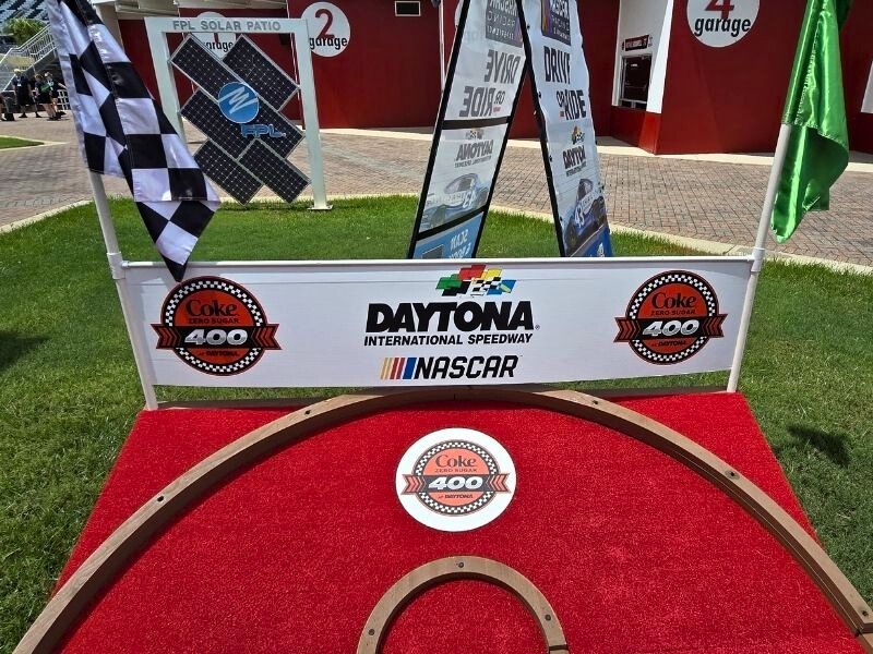 mini golf rentals image